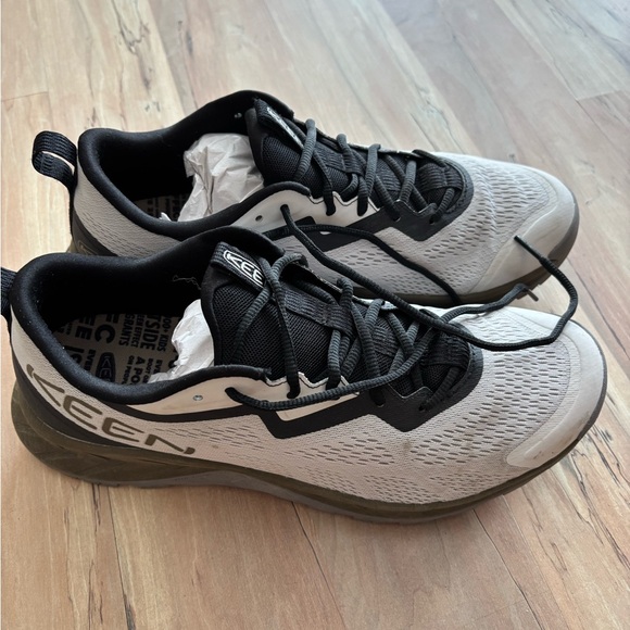 Keen White and Black Athletic Shoes - Picture 3 of 5